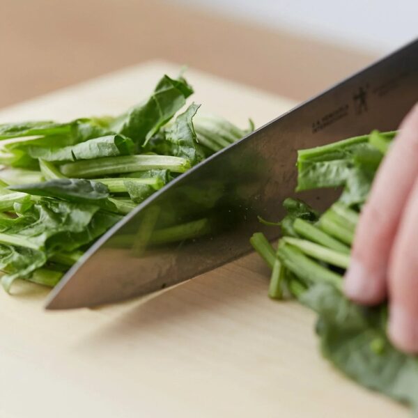Natural wooden Kiya Ichou Gingko Cutting Board, handcrafted design, suitable for daily use