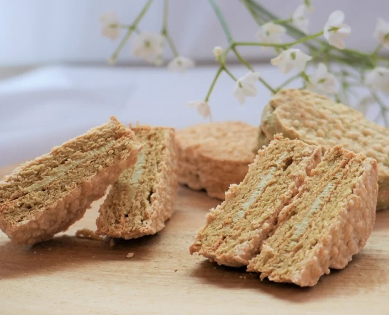 Kiyoizumi Roasted Green Tea Dacquoise, 5 pieces, crispy texture, ideal for tea time